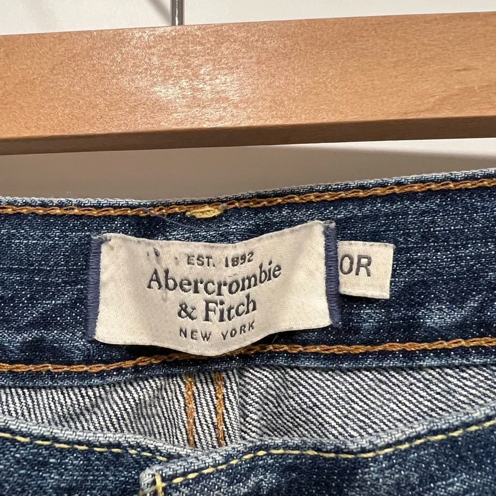 Low rise, Abercrombie brand distressed jean - Picture 3 of 9